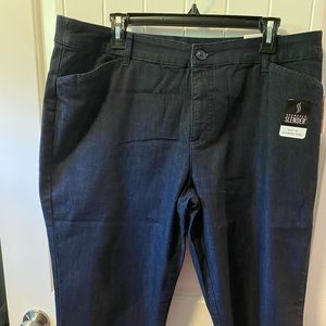 NWT St John’s Bay Capris Size 16